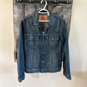 Men's Levi's Jean Jacket Dark Wash w/Factory Distressing